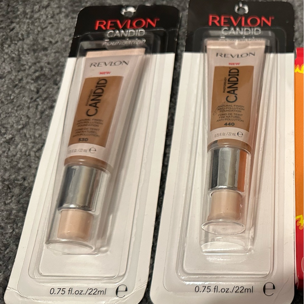 Revlon Candid Natural Finish Foundation - Beige Shades